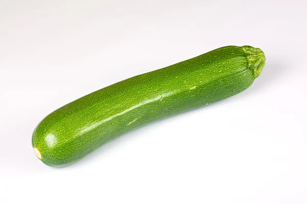 Zucchini auf weißem Hintergrund — Stockfoto