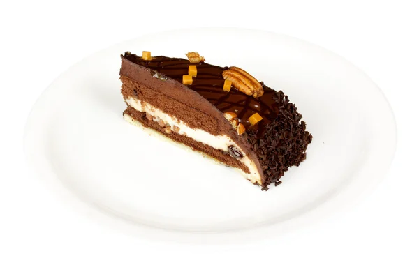 Шоколадный торт со сливками изолированы — стоковое фото