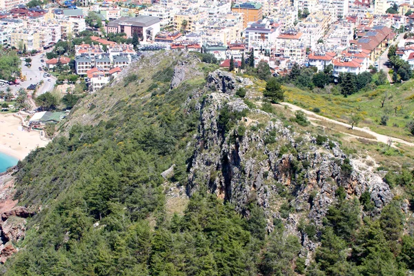 Alanya city hill, seglar utmed kusten, Turkiet — Stockfoto