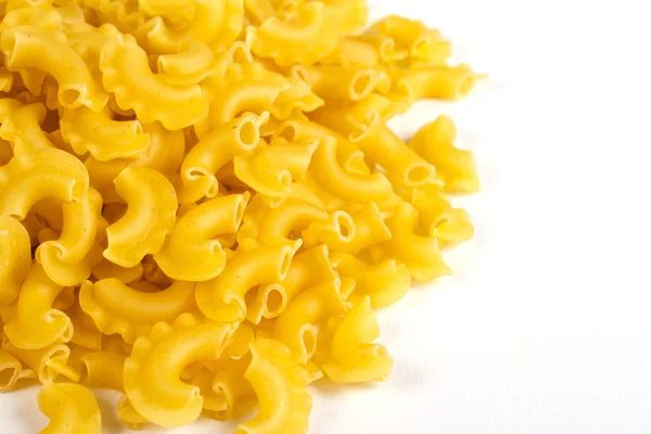 Tæt på en tørret italiensk pasta på hvid baggrund - Stock-foto