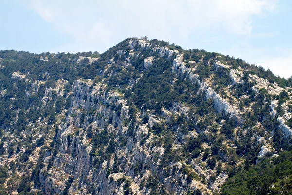 Yüksek dağ ve kayalar Yunanistan Rodos — Stok fotoğraf
