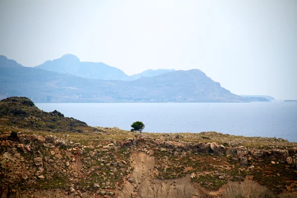 Остров и море, Греция — стоковое фото