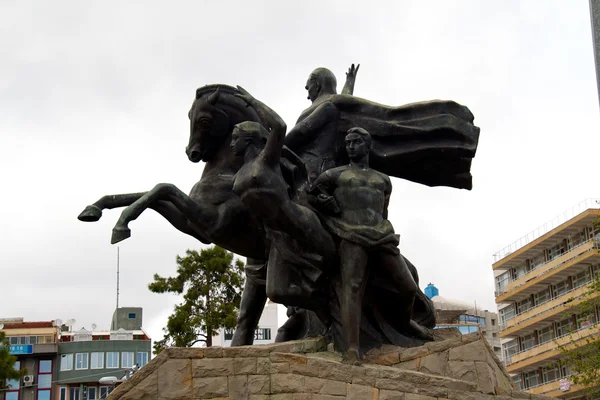 У основателя Турецкой Республики Ататюрка много памятников — стоковое фото