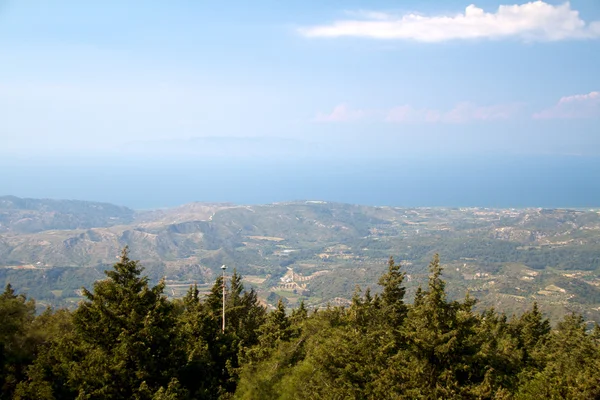 Vysoké hory a skály v Řecko Rhodos — Stock fotografie