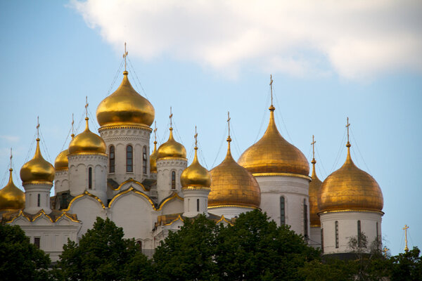 The Annunciation cathedral (left) and the Assumption cathedral (