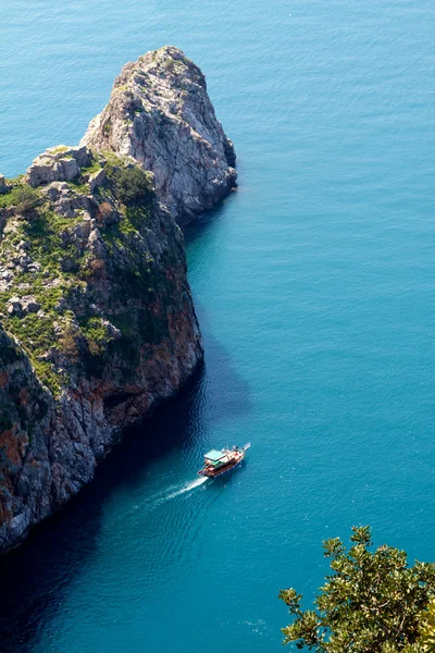 Impresive cliff on turkish coastline — Stock Photo, Image