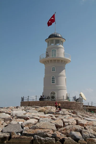 Leuchtturm im Hafen. Türkei, alanya. sonniges Wetter — Stockfoto