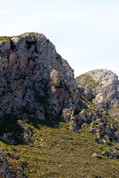Wysokie góry i skały w Grecja Rodos — Zdjęcie stockowe