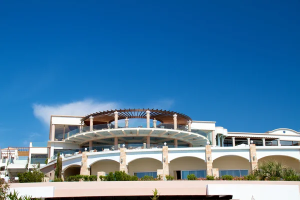 Yunanistan Deniz kenarında güzel bir otel — Stok fotoğraf