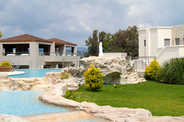 Swimming pool at luxury villa, Rhodes Greece — Stock Photo, Image