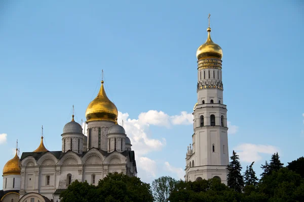 El Kremlin de Moscú. Vista sobre un grupo de iglesias Ortodox: Annunciatio —  Fotos de Stock