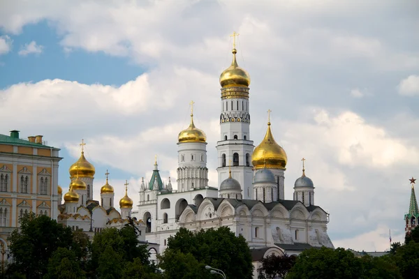Moskova Kremlin. Bir grup Ortodox Kilisesi üzerinde görünümü: Annunciatio — Stok fotoğraf
