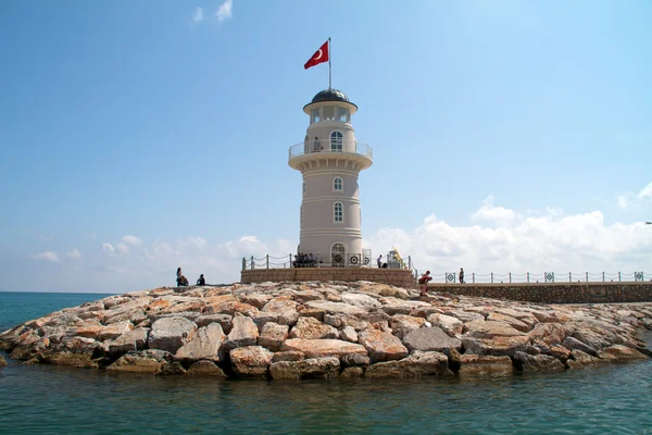 港の灯台トルコ、アラニヤにあります。日当たりの良い天気 — ストック写真
