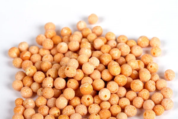 A small handful of chick-pea. Beans isolated on a white backgrou — Stock Photo, Image