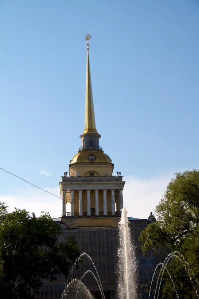 Admiralty Building in St Petersburg — Stock Photo, Image