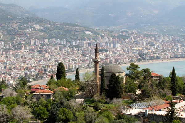阿拉尼亚城市山、 海岸、 土耳其 — 图库照片