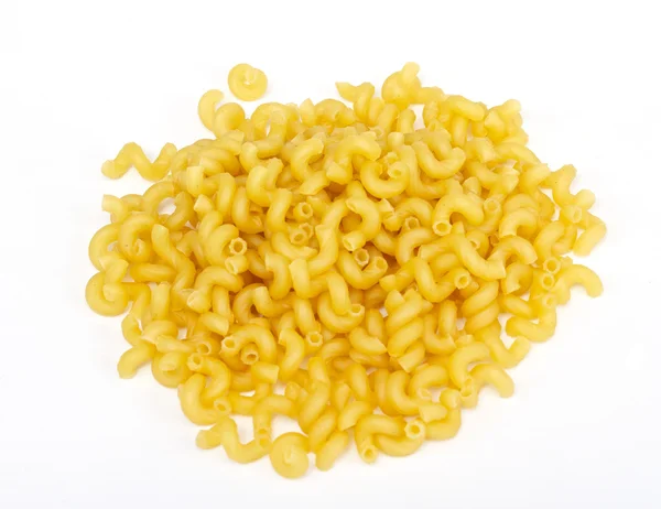 Närbild på en torkade italiensk pasta på vit bakgrund — Stockfoto