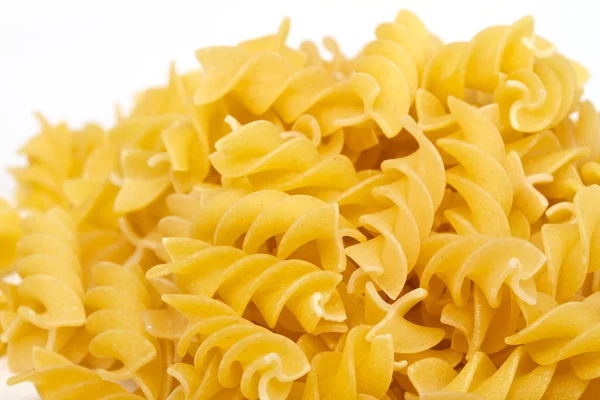 Primer plano de una pasta italiana seca sobre fondo blanco — Foto de Stock