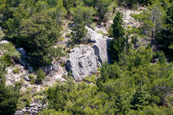 Hoge berg en rotsen in Griekenland rhodes — Stockfoto