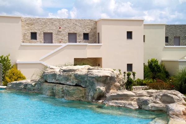 Piscine dans une villa de luxe, Rhodes Grèce — Photo