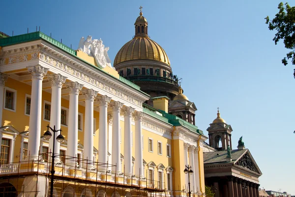 Szentpétervár, Oroszország. st.isaac barátait székesegyház kupola — Stock Fotó