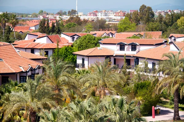Πολυτελείς κατοικίες κατά μήκος της Μεσογείου θάλασσας, στην Τουρκία — Φωτογραφία Αρχείου