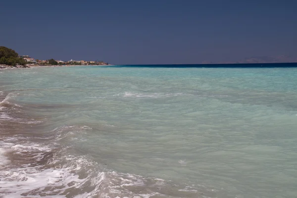 Acqua turchese limpida al mare Egeo — Foto Stock