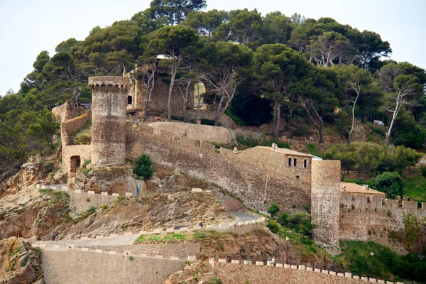 Středověký hrad v tossa de mar na východ slunce, costa brava, Španělsko — Stock fotografie