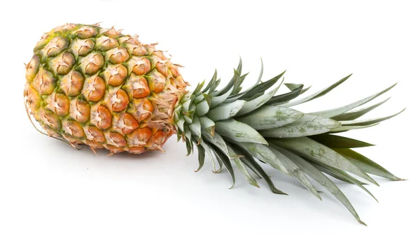 Świeży ananas smaczne na białym tle — Zdjęcie stockowe