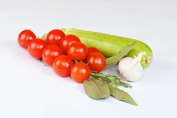 Ajo, tomate, romero, laurel y calabacín —  Fotos de Stock