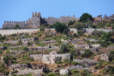 Port alanya ve kırmızı tuğla Kulesi