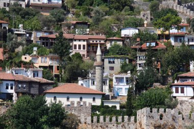 Port alanya ve kırmızı tuğla Kulesi