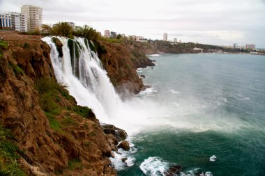 Türkiye 'nin Antalya kentindeki Duden nehrinde şelale