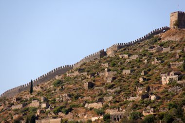 Port alanya ve kırmızı tuğla Kulesi