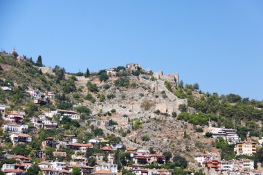 Port alanya ve kırmızı tuğla Kulesi