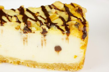 gurme dilim beyaz zemin üzerine cheesecake