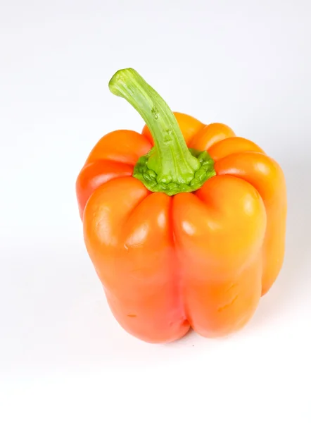 Πορτοκαλί πιπεριά απομονωθεί σε λευκό — Φωτογραφία Αρχείου