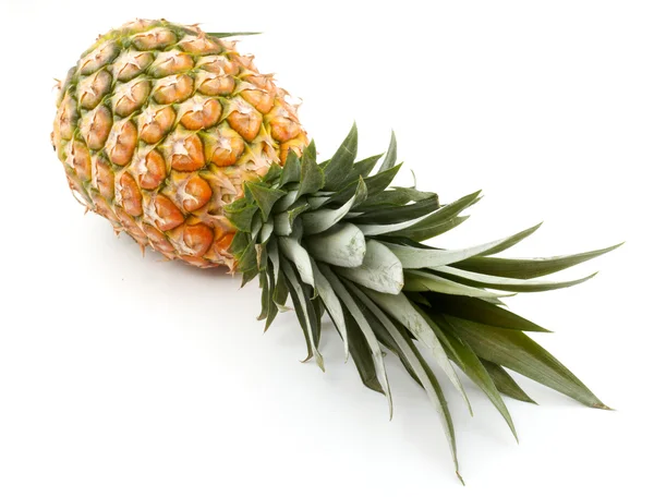 Čerstvé chutné ananas, samostatný — Stock fotografie