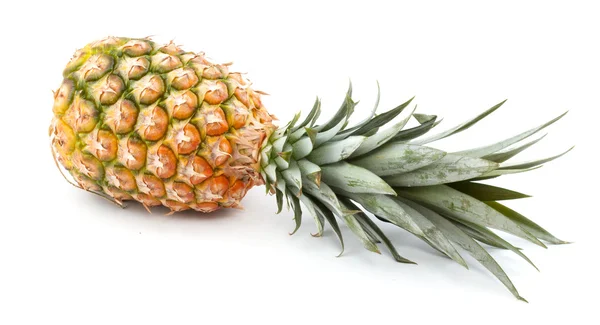 Świeży ananas smaczne na białym tle — Zdjęcie stockowe
