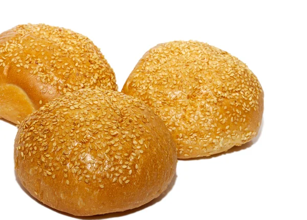 Laib Brot und Brötchen isoliert auf weiß — Stockfoto