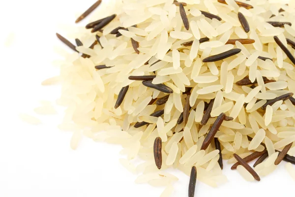 Avslutning av lang ris blandet med villris – stockfoto