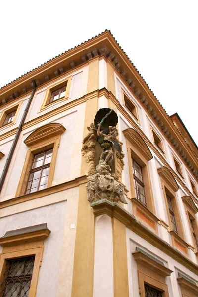 Vista antiga da cidade de Praga - edifícios antigos — Fotografia de Stock