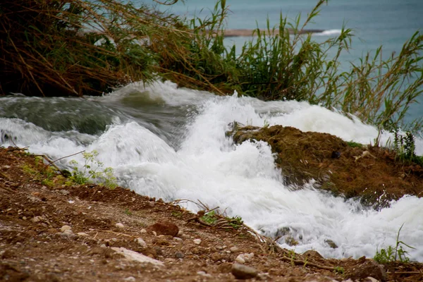 Vattenfall vid floden Duden i Antalya, Turkiet — Stockfoto