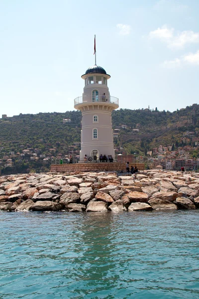 在港口的灯塔。土耳其、 阿拉尼亚。阳光明媚的天气 — 图库照片