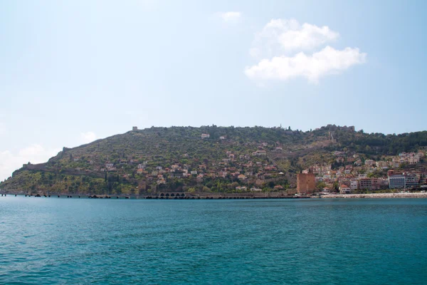 Alanyas mediterrane kustlijn en Ottomaanse kasteel (Turkije) — Stockfoto
