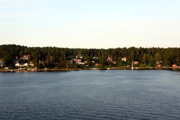 Samotna wyspa w archipelagu Szwecja — Zdjęcie stockowe
