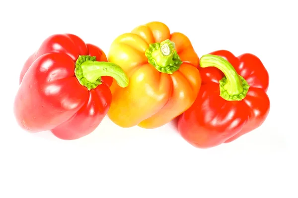 Oranje en rode peper op witte geïsoleerd — Stockfoto