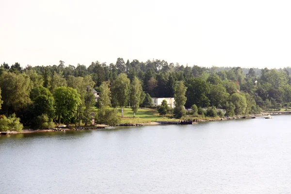 Osamělý ostrov ve Švédsku souostroví — Stock fotografie