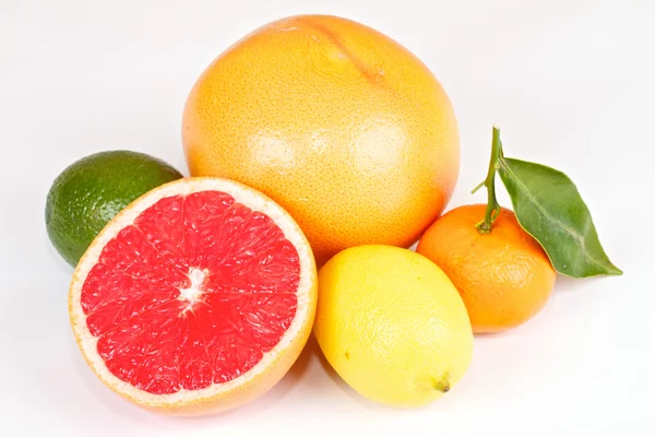 新鲜多汁葡萄柚 — 图库照片