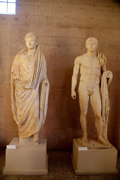 Statues grecques antiques — Photo